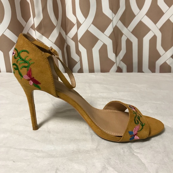 Hippie Laundry Tan Sandals - Picture 3 of 6